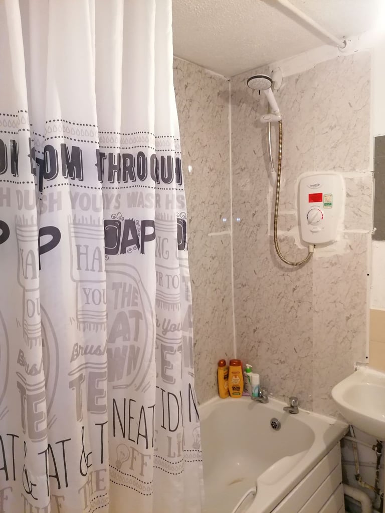 Room in EDINBURGH, Near Heriot Watt/Napier Uni/Shopping Centre