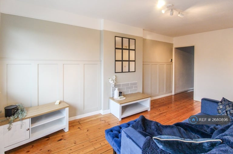 2 bedroom flat in Arundel Court, Nottingham, NG3 (2 bed) (#2680896)