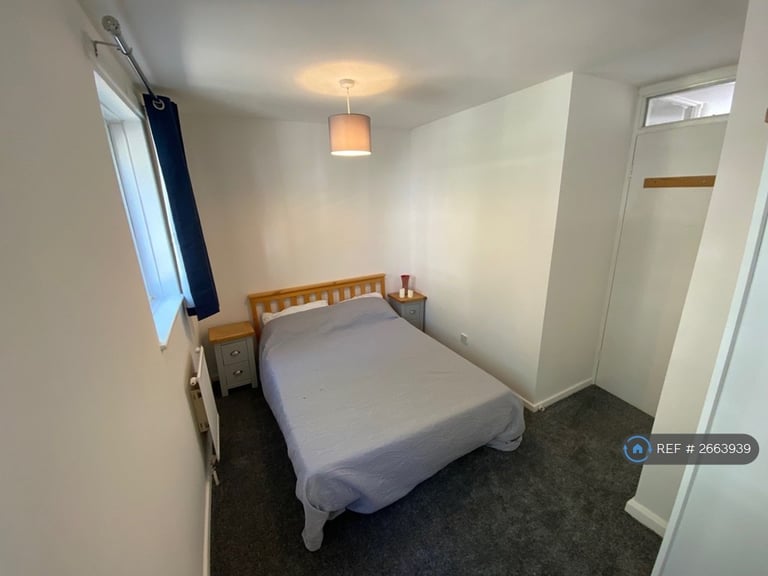 3 bedroom flat in Martlesham Walk, Manchester, M4 (3 bed) (#2663939)