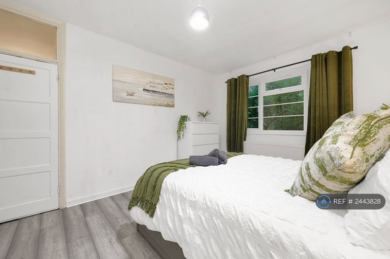 1 bedroom flat in Highbury Grove Court, London, N5 (1 bed) (#2443828)