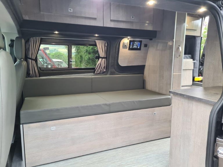 Wellhouse Maxus D7 LWB High Top