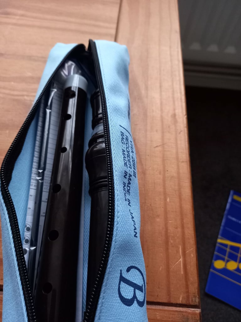 Yamaha Treble/Alto Recorder and 3 books