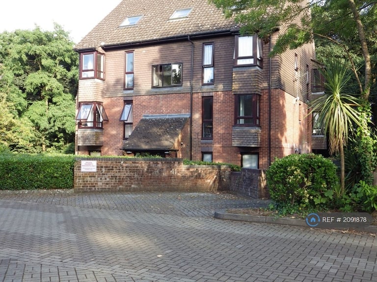 Studio flat in Tremona Court, Southampton, SO16 (#2091878)