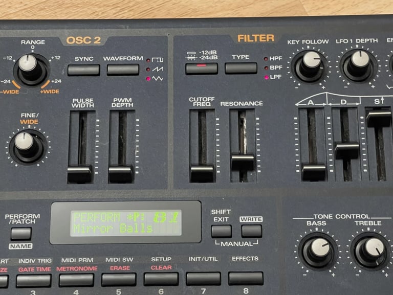 Roland JP8000 Analogue Modelling Keyboard Synthesiser The Classic SUPERSAW Synth