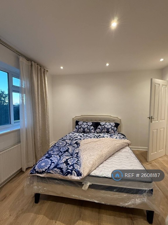 2 bedroom flat in Argyle Road, London, W13 (2 bed) (#2608187)