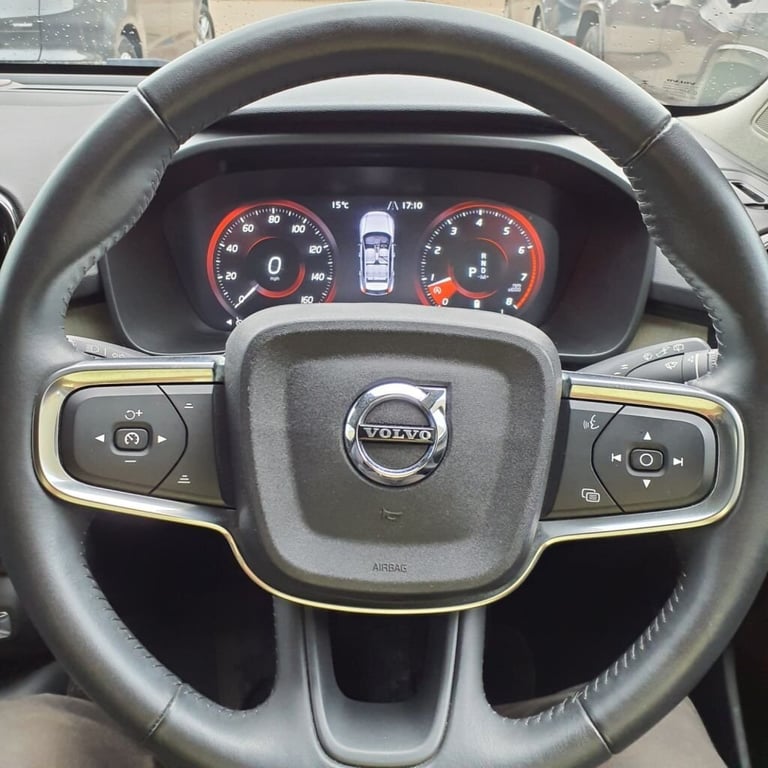 2020 70 VOLVO XC40 2.0 B4 INSCRIPTION MHEV 5D 195 BHP