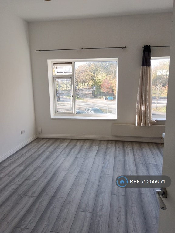 1 bedroom flat in Mill Road, Gillingham, ME7 (1 bed) (#2668511)