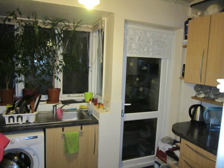 Good Size-High Spec Double Room to rent, Ealing – Pitshanger – Hanger Lane 