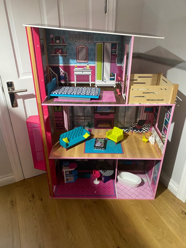 Kid Kraft dolls house with furniture 