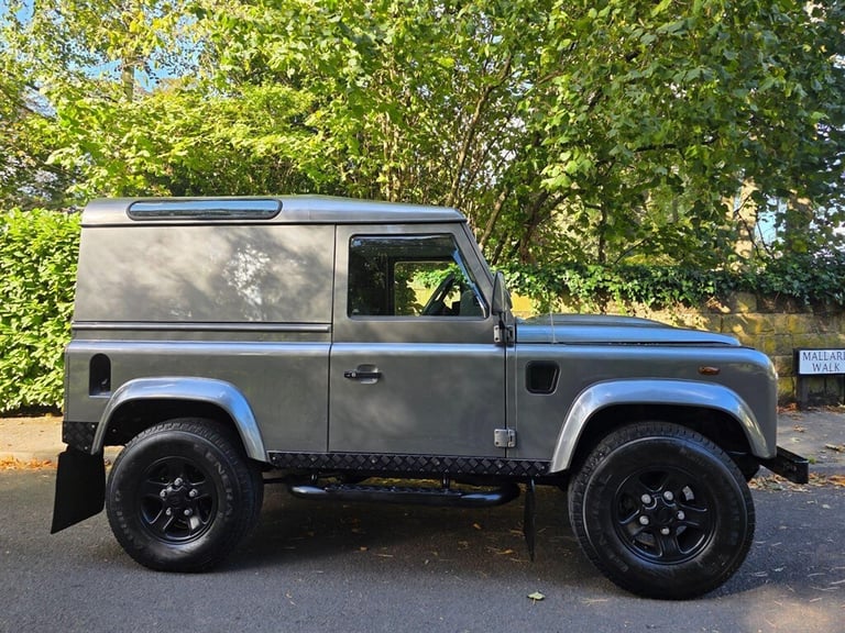 2010 Land Rover Defender 90 2.4 TDCi Hard Top SUV 4WD SWB Euro 4 3dr SUV Diesel Manual