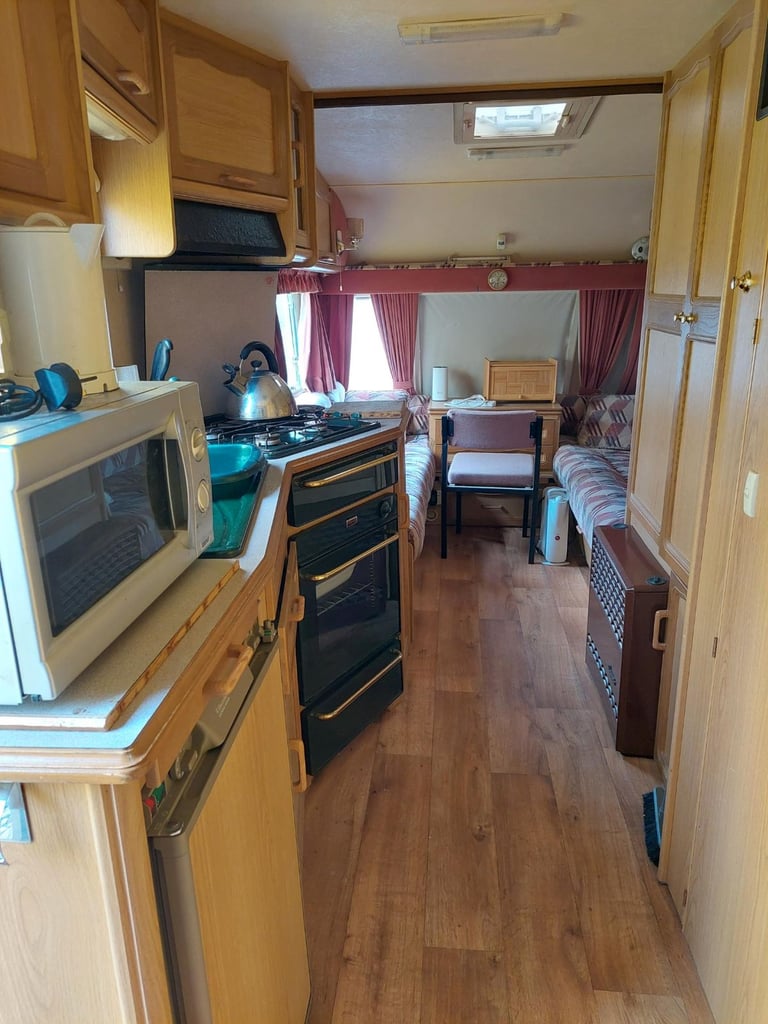 swift conqueror twin axle 