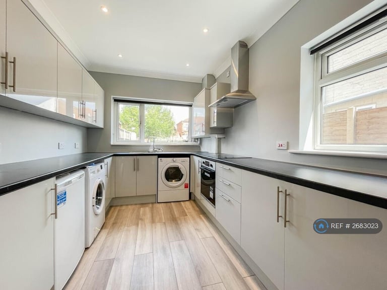 5 bedroom house in Milton Road, Southampton, SO15 (5 bed) (#2683023)