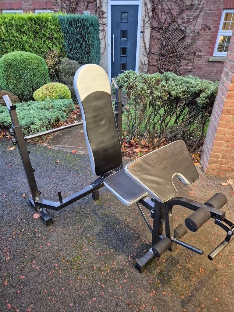 Weight bench with Leg developer and preacher pad with curl bar like new