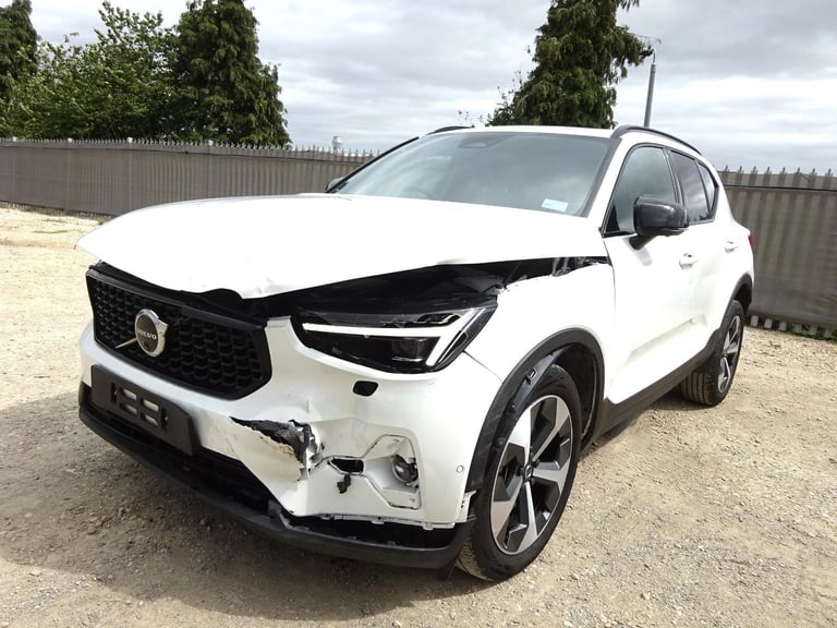 2024 24 REG VOLVO XC40 ULTIMATE B3 AUTO DAMAGED REPAIRABLE SALVAGE