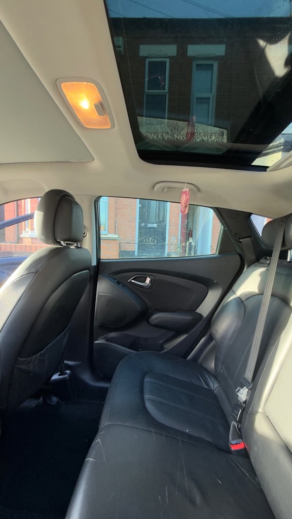 Urgent sale Hyundai ix35  Premium automatic 