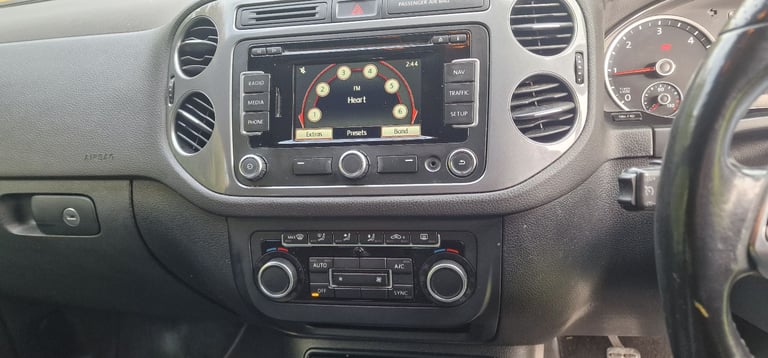 Volkswagen, TIGUAN, Estate, 2015, Manual, 1968 (cc), 5 doors