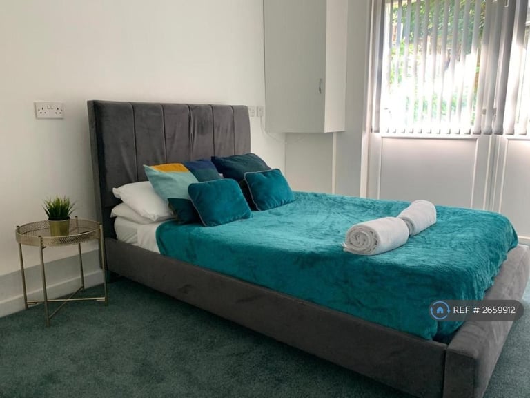 2 bedroom flat in Drummond Street, London, NW1 (2 bed) (#2659912)