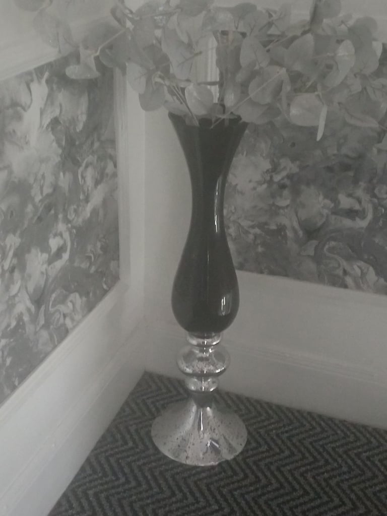 Fabulous LargeBlack Vase with Flowersc