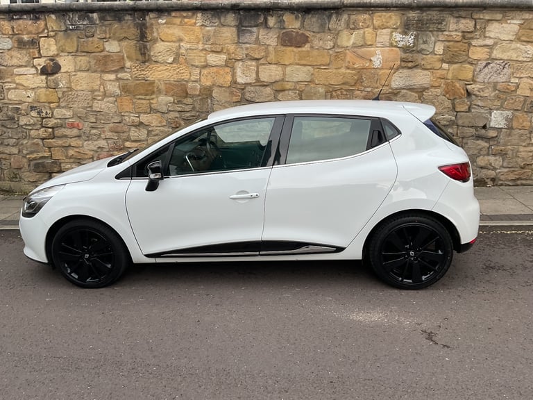 2016 (66) Renault Clio 1.5 dci Dynamique Nav S. 5 Door Diesel. FSH. Excellent Condition.