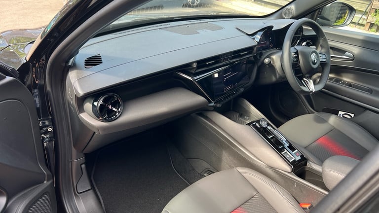 2025 Alfa Romeo Junior 1.2 MHEV Ibrida SUV 5dr Petrol Hybrid e-DCT Euro 6 (s/s) (136 ps) SUV Hybr...