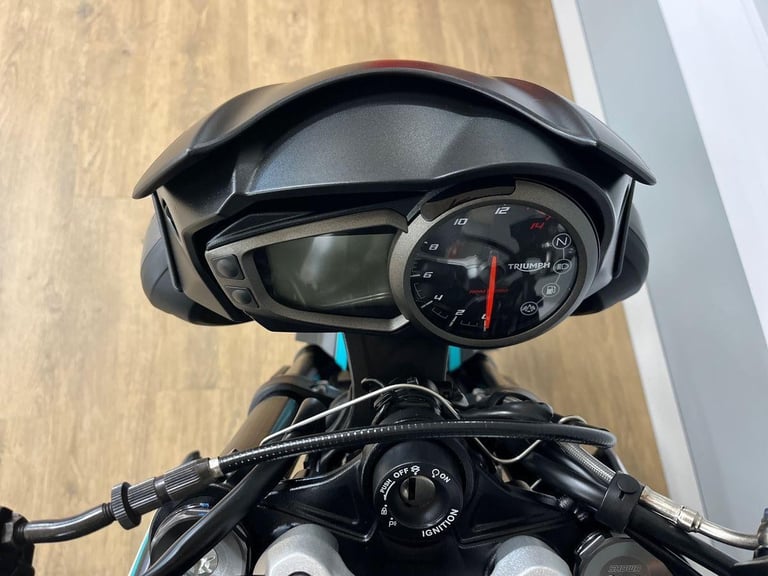 2022 Triumph Street Triple 765 R LOW STANDARD COLOUR Petrol black Manual
