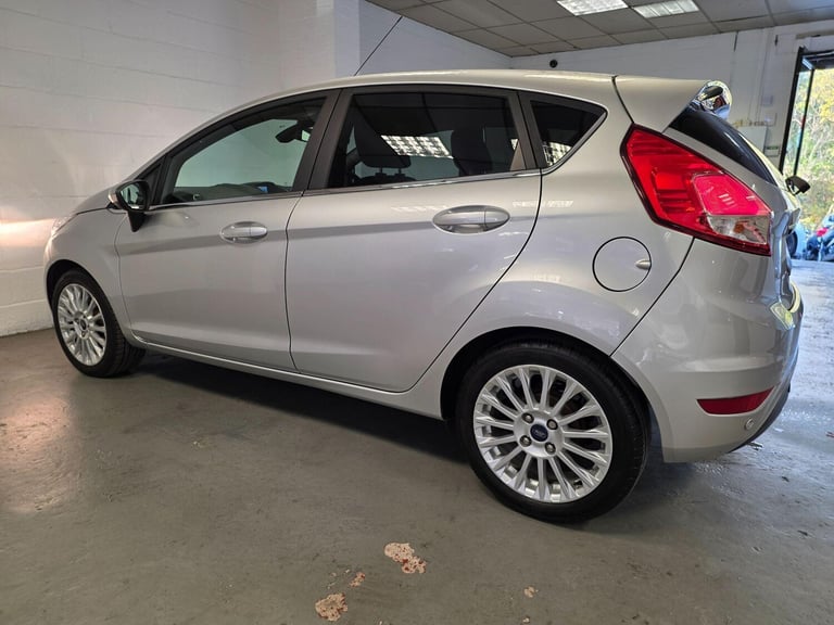  Ford Fiesta 1.6 Titanium Powershift Euro 5 5dr Petrol Automatic