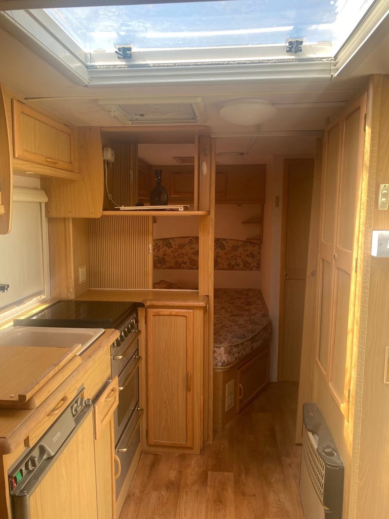 2000 Pageant Caravan To Rent
