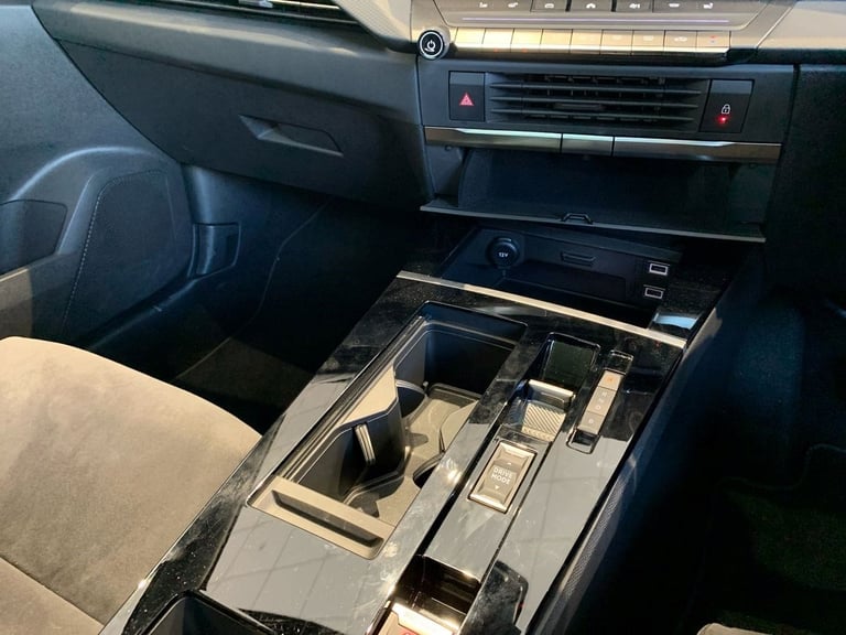 2023 Vauxhall Astra 115kW Ultimate 54kWh 5dr Auto Hatchback Electric Automatic