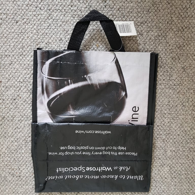 12 wine carrier bags for 6 bottles of wine each. Unused collapsible reusable and sturdy