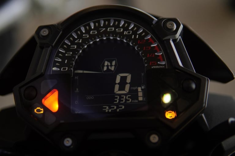 2025 KAWASAKI NINJA 400 WHITE MOTORCYCLE