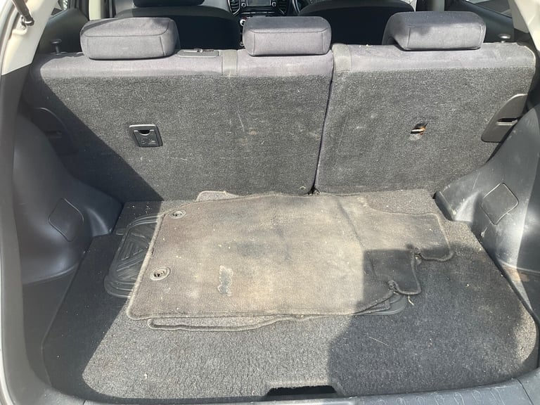 2011 Renault Laguna 2.0 dCi 150 Dynamique TomTom 5dr HATCHBACK Diesel Manual