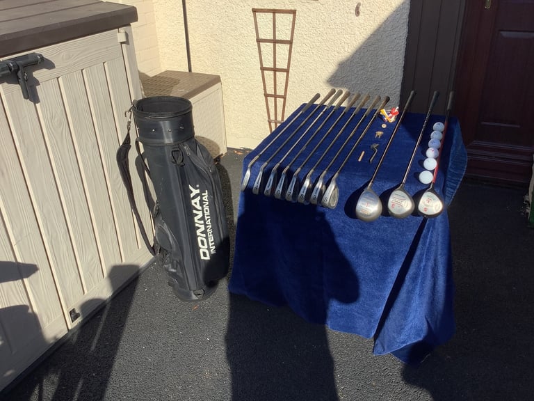Set of John Letters graphite golf clubs, in a lovely Donnay golf bag. 