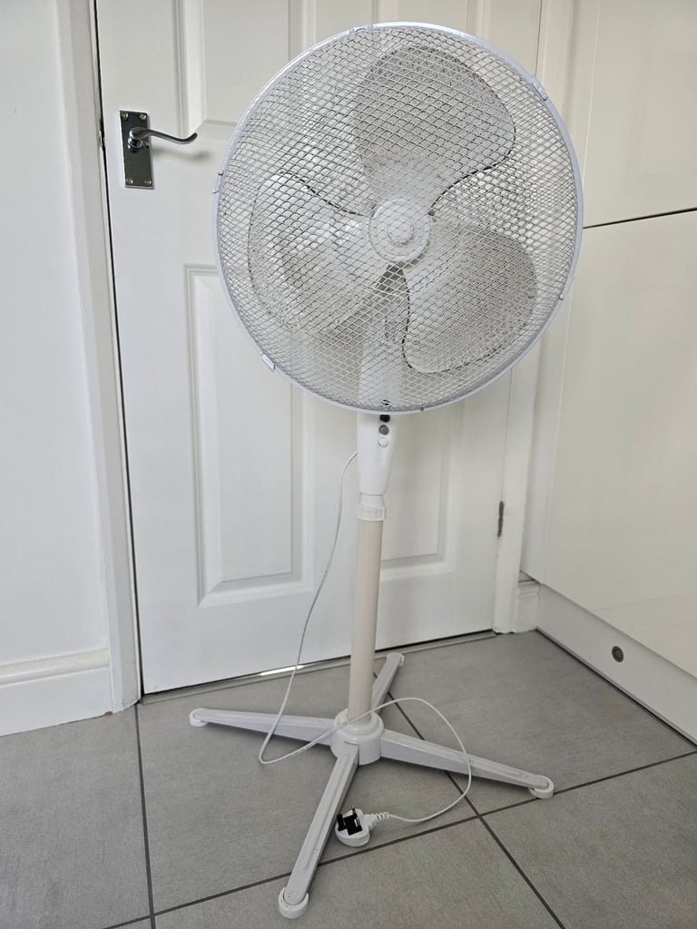 image for NEEDS CLEANING HENCE CHEAP PRICE 