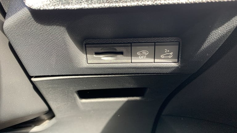 2024 Peugeot 3008 1.2 MHEV GT SUV 5dr Petrol Hybrid e-DSC Euro 6 (s/s) (136 ps) SUV Hybrid Automatic