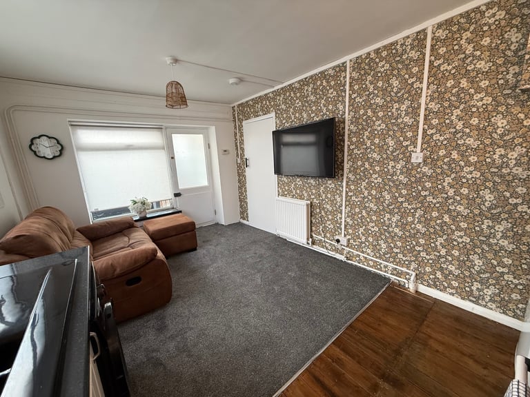 One bedroom fully furnished with all bills included ground floor flat to rent 