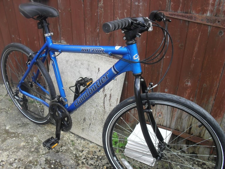 CLAUD BUTLER ADULT HYBRID BIKE.