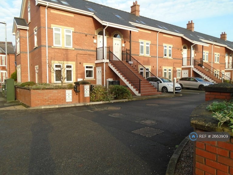 2 bedroom flat in Mulsanne Row, Crewe, CW1 (2 bed) (#2663909)