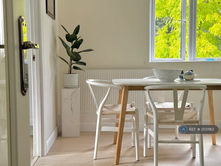 image for 3 bedroom flat in Chestbrook Court, Enfield, London, EN1 (3 bed) (#2551183)