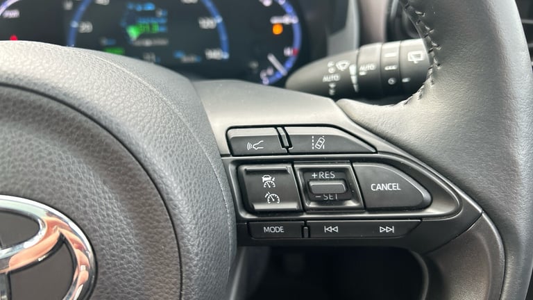 2022 Toyota Yaris Cross 1.5 Hybrid Excel 5dr CVT [Panoramic Roof] Hybrid Estate Estate Hybrid Aut...