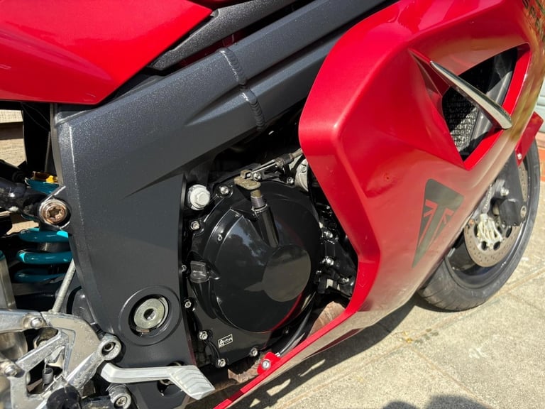 2007 / 07 Triumph Sprint 1050 £1900 Red 42803 miles.