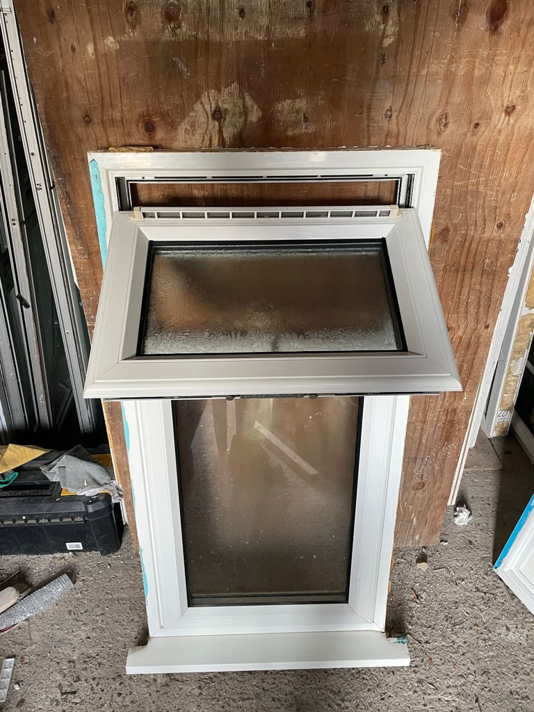 H 117.5 x W 60 cm - BEAUTIFUL MODERN INSULATED ALUMINUM WINDOW - OBSCURE GLASS BATHROOM (REF: SJ420)