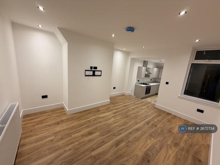 2 bedroom flat in Salisbury Street, Gateshead, NE10 (2 bed) (#2672734)