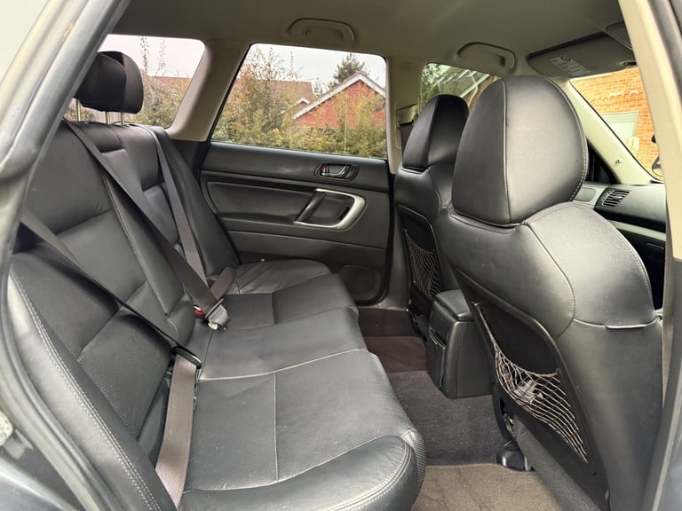 Subaru legacy 2.0 Estate ulez low miles new mot 