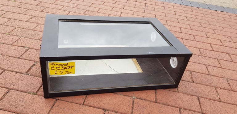 Pre-owned Black Small Terrarium