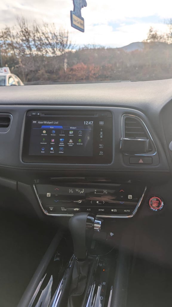 2019 Honda HR-V 1.5 i-VTEC Automatic – Panoramic Roof, MOT till March 2026, leather seats