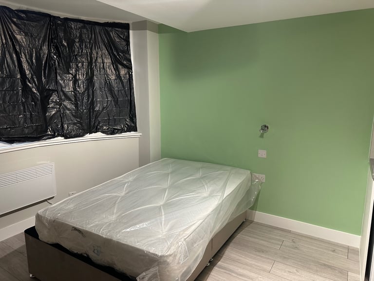 A one bedroom Studio is available to rent in Greenford UB6