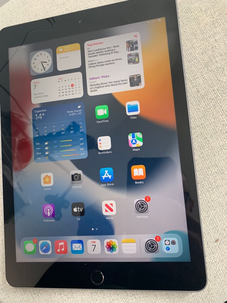 Apple Ipad 6 2018 Black 32GB Ios17 Wifi Very Good Condition - FREE new charger - Delivery Avail