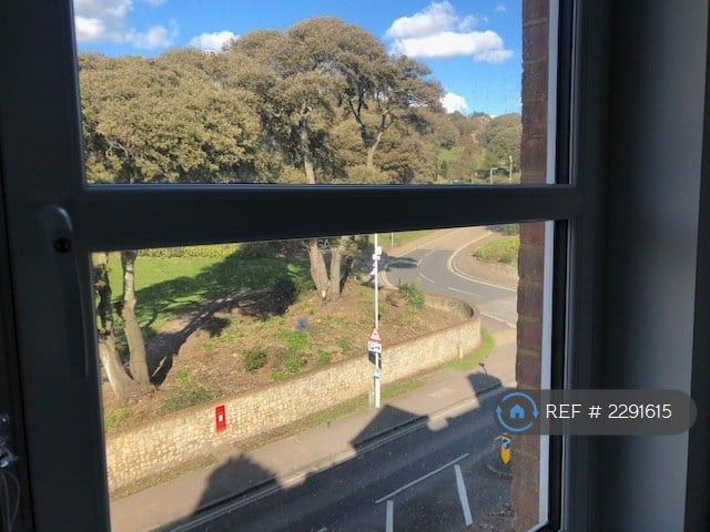 2 bedroom flat in Sandgate High Street, Sandgate, Folkestone, CT20 (2 bed) (#2291615)