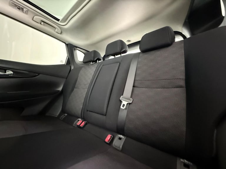 2016 Nissan Qashqai 1.2 DiG-T N-Connecta 5dr HATCHBACK PETROL Manual