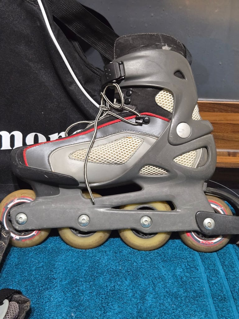 Decathlon UK6 Black Grey Inline Skates with Lemonade Bag and Protection Gear